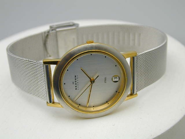 SKAGEN TWO TONE T MADE IN DENMARK RUNS GREAT, CRYSTAL FLAWED AS PICTURED.