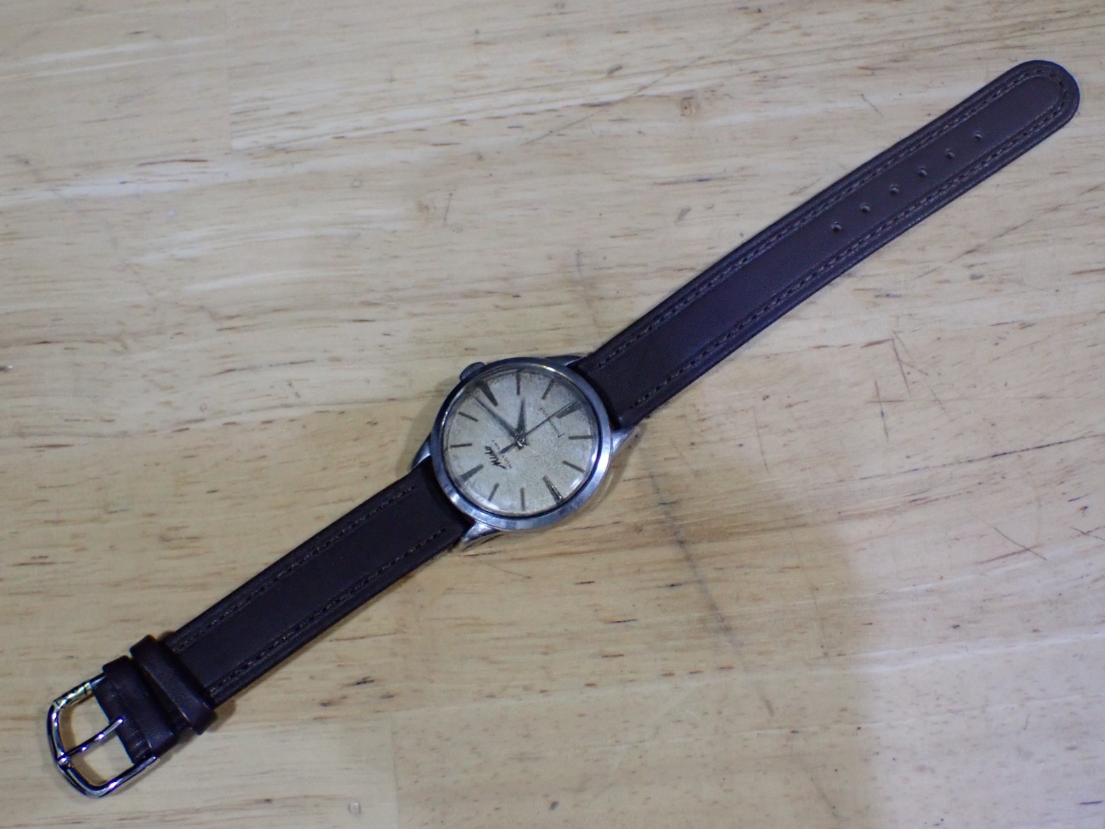 Mido Multifort Powerwind Men’s Wristwatch runs Tropic Fish Scale Dial Stainless
