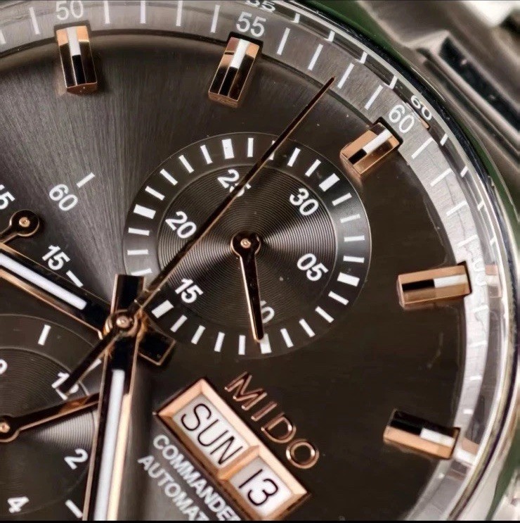 MIDO Commander II Chronograph Day/Date Gray Sunburst Dial M016.414.11.061.00