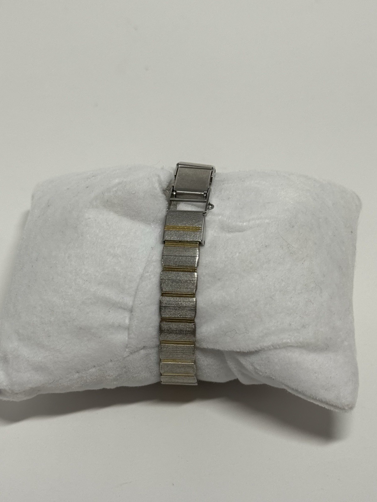 Vtg Seiko Quartz Two Toned Women Watch 2E20-5039 13mm Japan Silver Not Tested