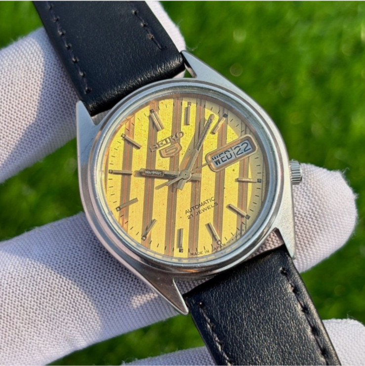 Vintage Seiko 5 Pattern Dial 21J Automatic Japan Made Men’s Watch 7019-6081