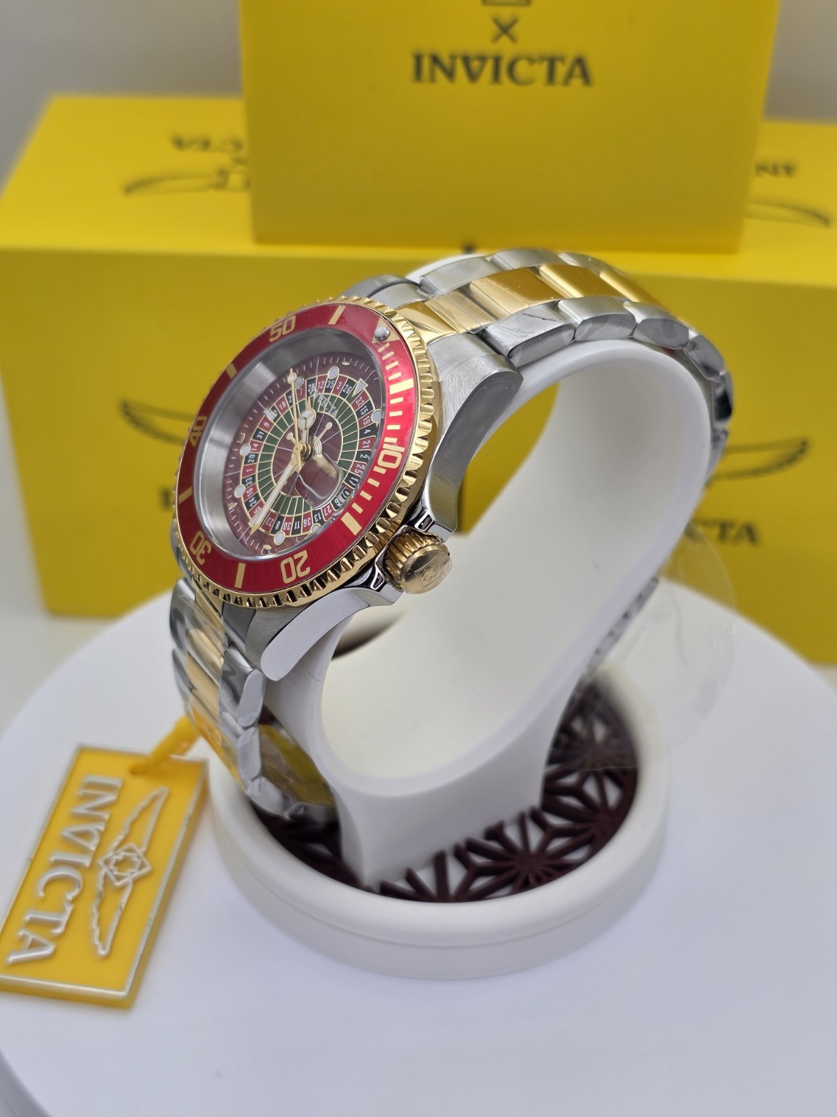 Invicta Pro Diver Roulette Casino Red Dial 40mm Two Tone Quartz Men’s Watch New