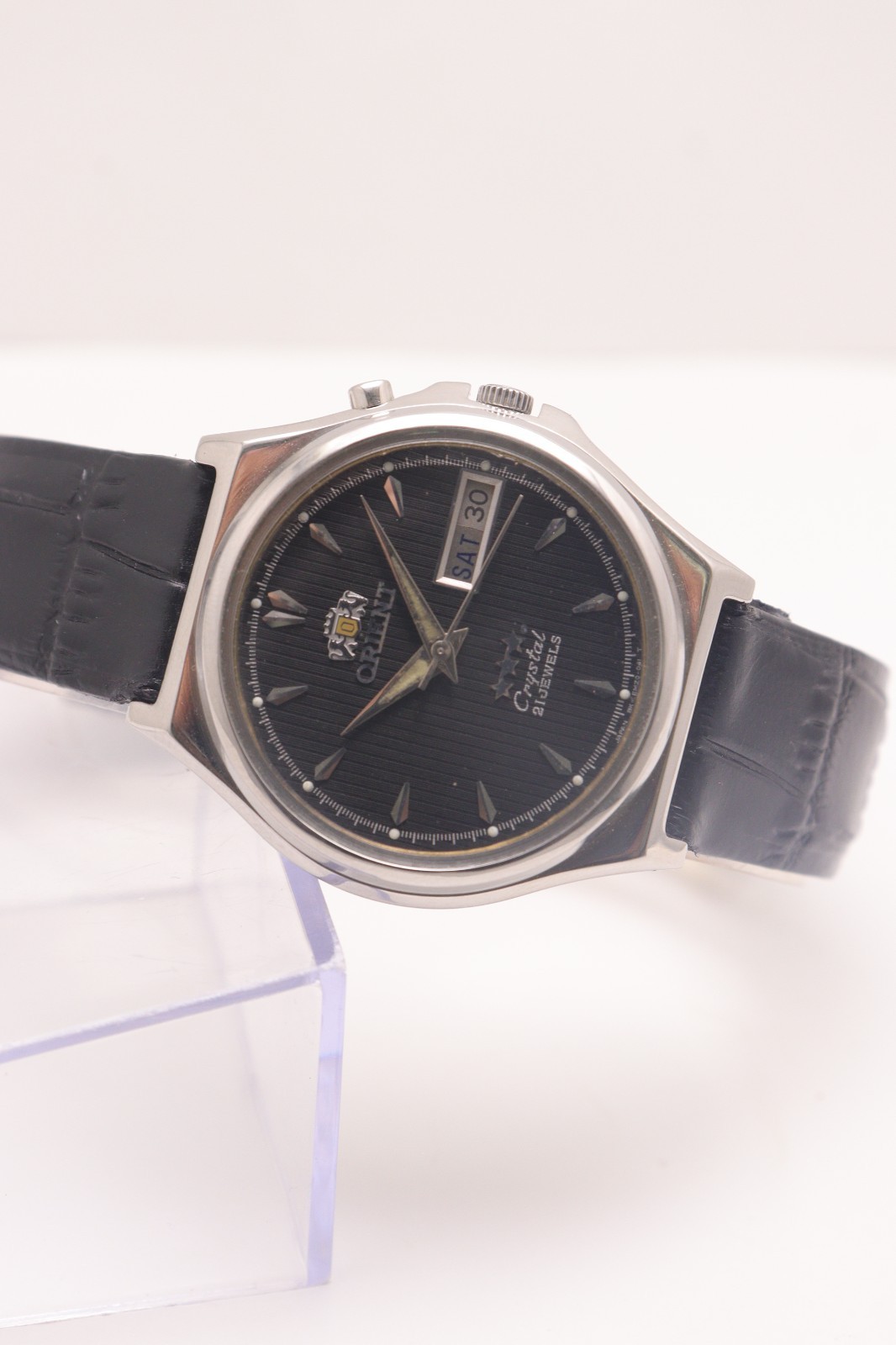 Vintage Orient Crystal automatic Day Date Movement 46941 Japan made men’s watch.