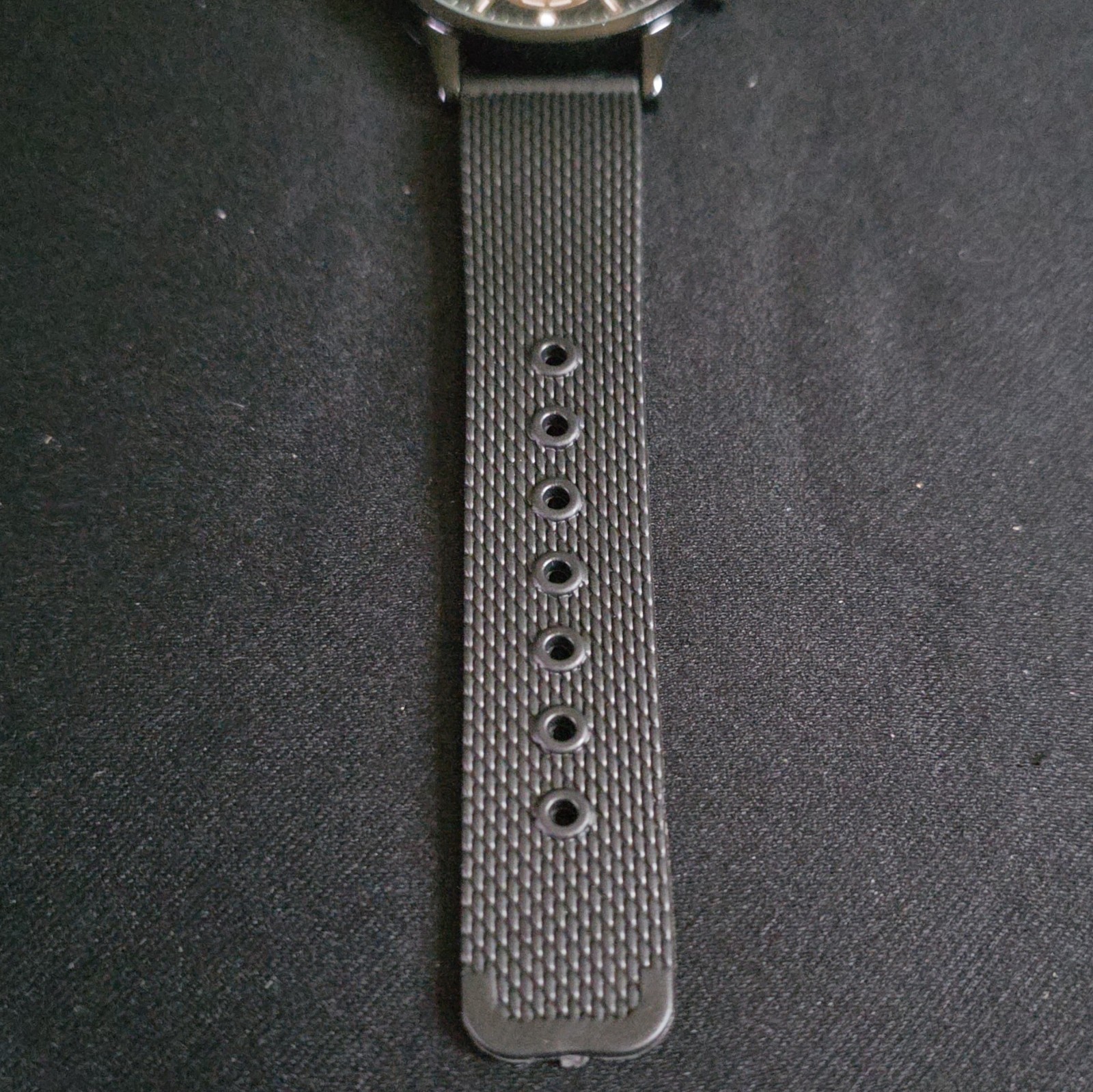 Inschic Mens Watch Black Mesh Band Quartz Gold Face Business Casual NEW