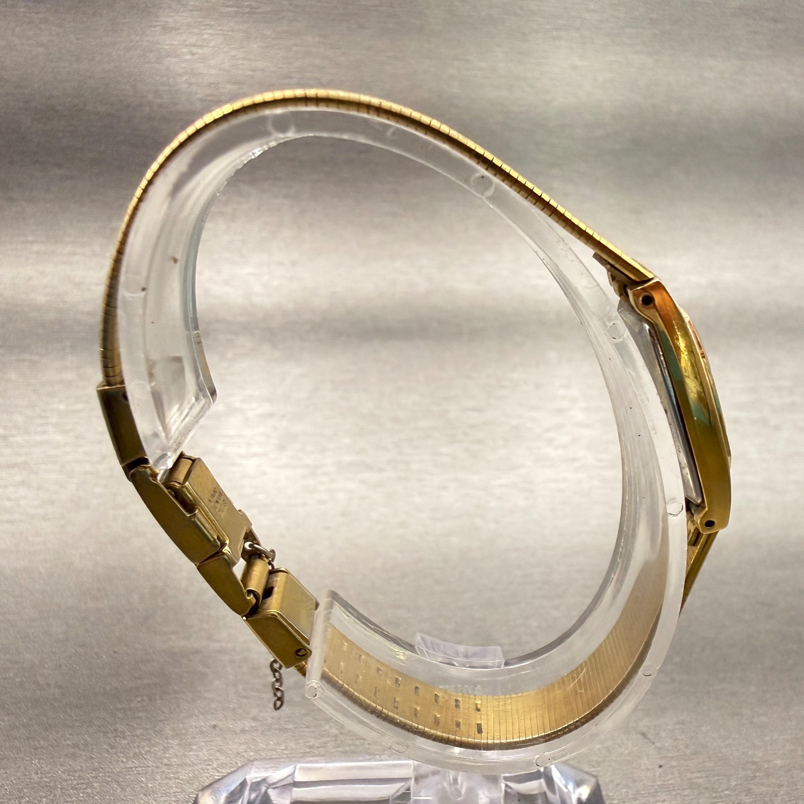 Seiko Watch Women 13mm Gold Dial Gold Tone Oval 2E20-6469 New Battery Vintage