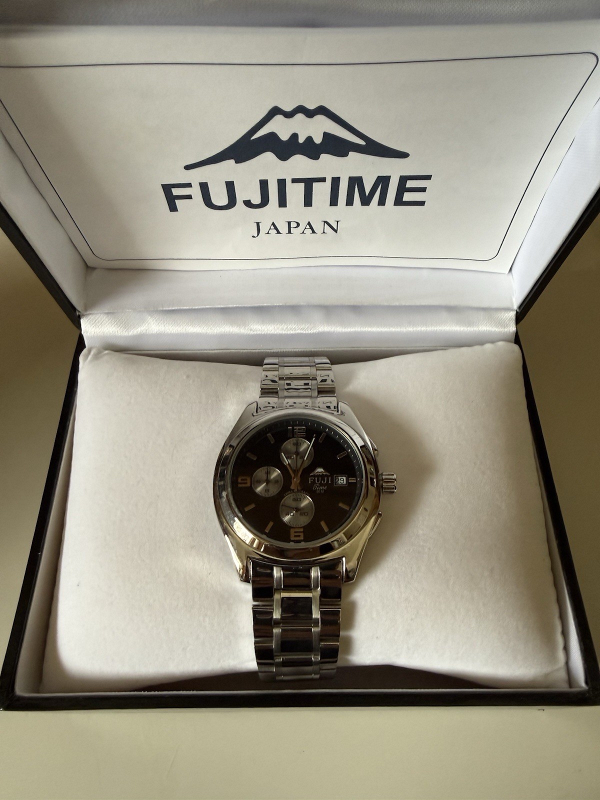Fujitime Men’s Quartz Chronograph Date Watch Black Dial Silver Bracelet Box