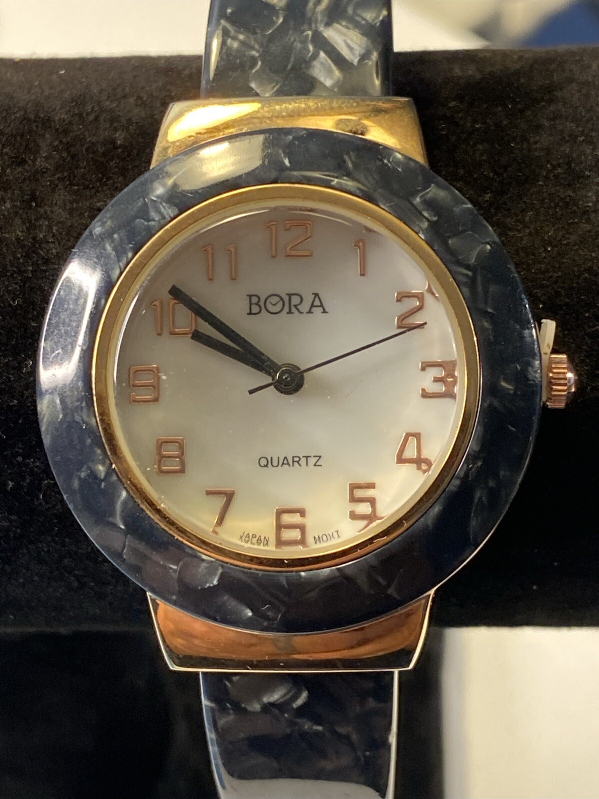 Ladies Bora Fashion Casual Round Black Marble Band and Bezel New Battery