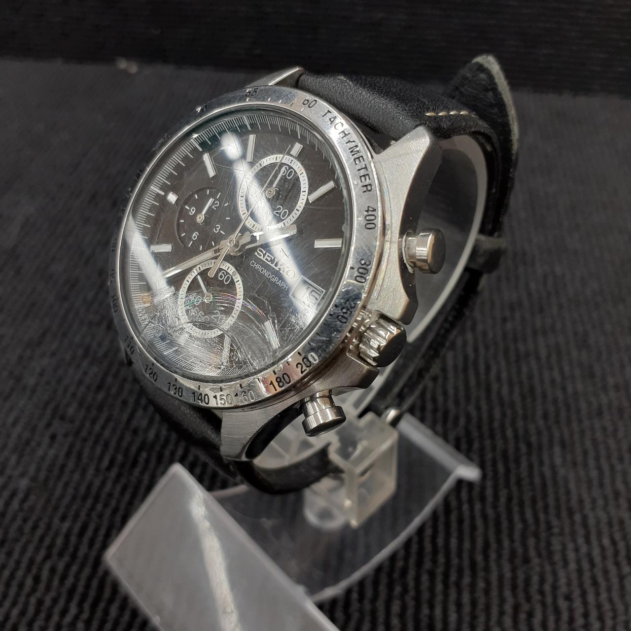 Quartz Wristwatch with Screen Scratch Model 8T67 00C0 SEIKO