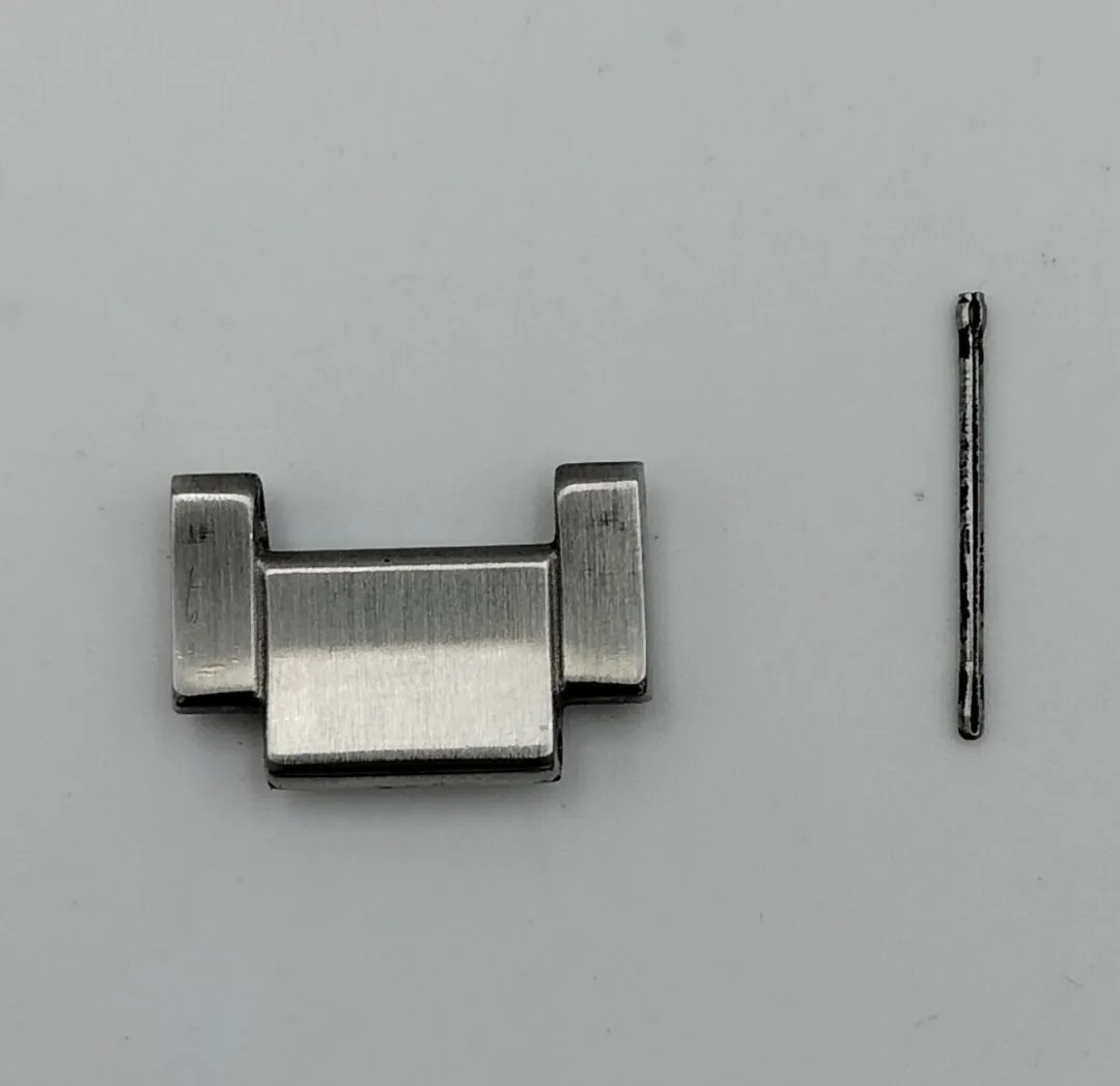 Used watch part: Citizen Alterna H500-S061091, 4th link (4th row) of the watch b