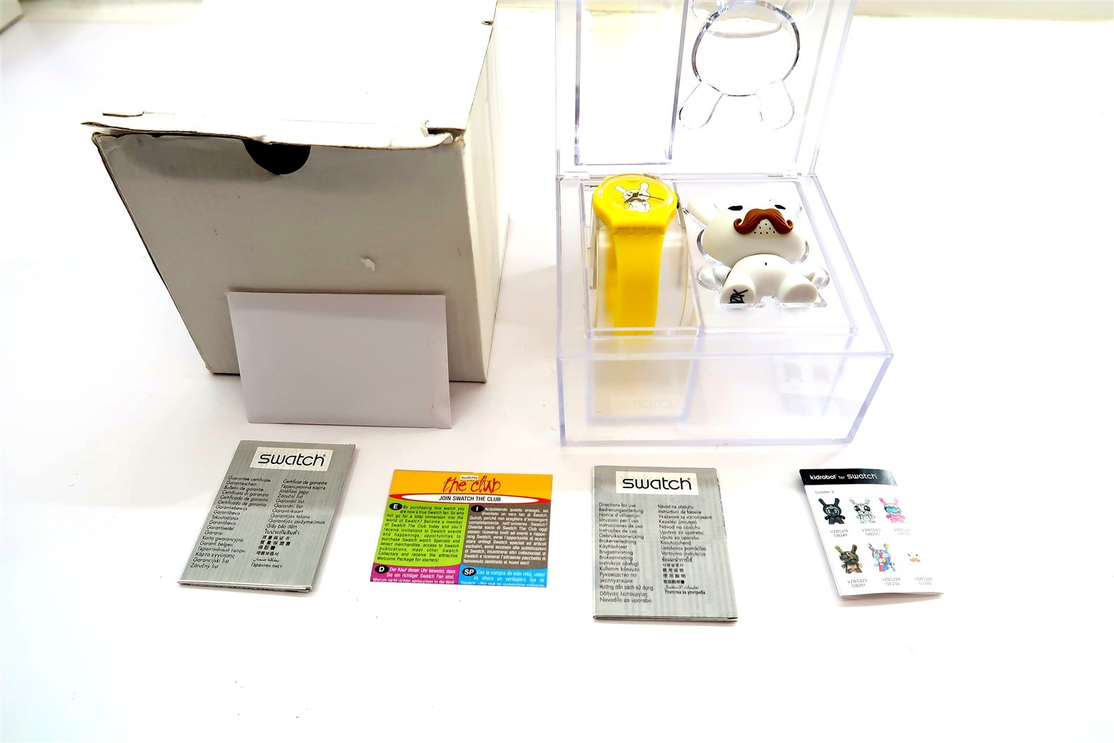 NEW Swatch KidRobot Watch SKI INSTRUCTOR GJ130 with Box, Case & Papers 2012 NOS