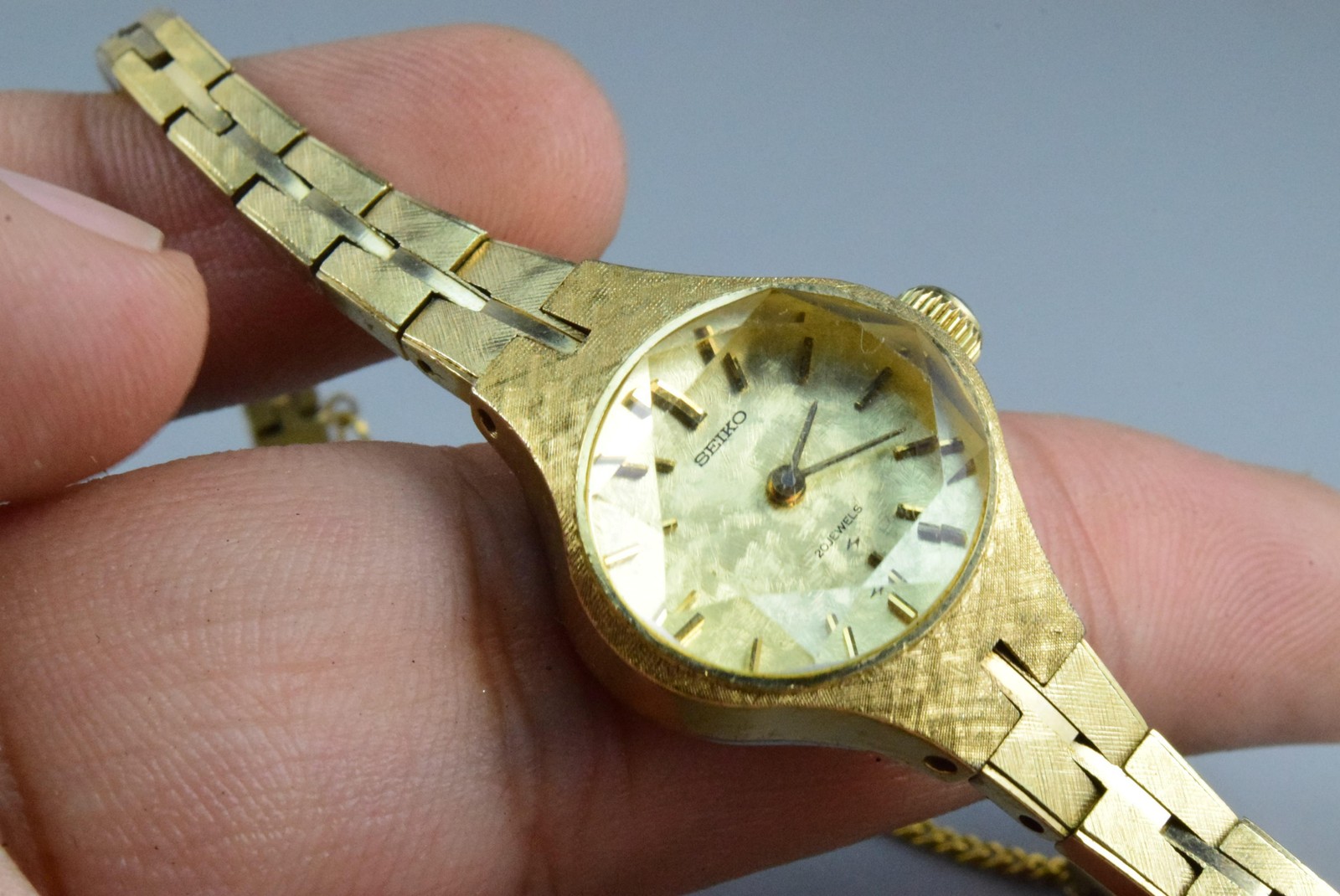 Vintage watch Seiko Gold Plate 17 7240 Yellow Lady Hand Winding oval 23mm