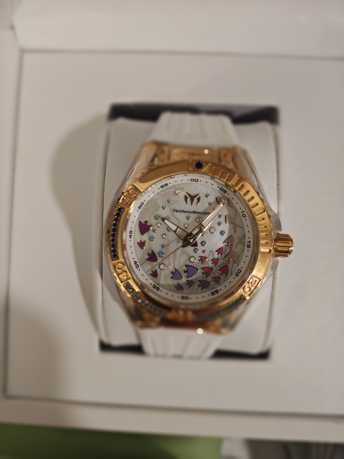 Women’s Stunning TechnoMarine Dive Watch With Mother Of Pearl Dial