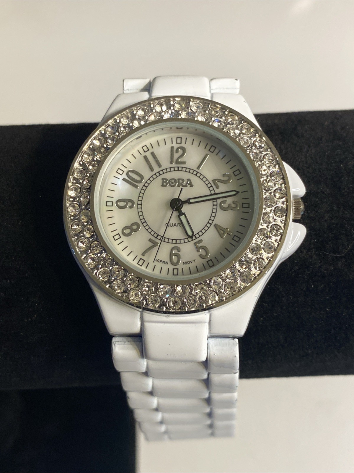 BORA Diamond & White Tone Watch New Battery