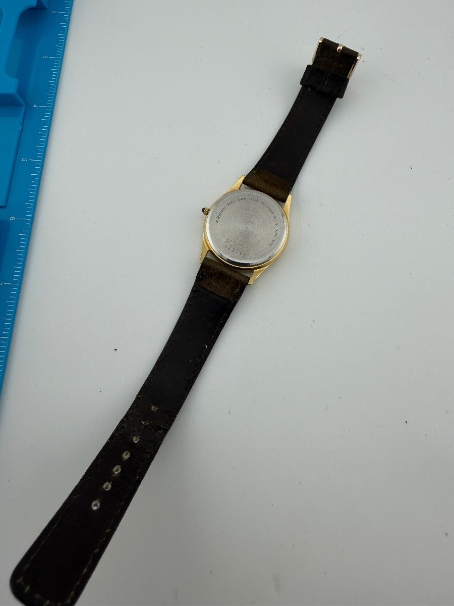 Vintage Pulsar V356-7000 Day Date Quartz Wristwatch 32.1mm Gold Tone