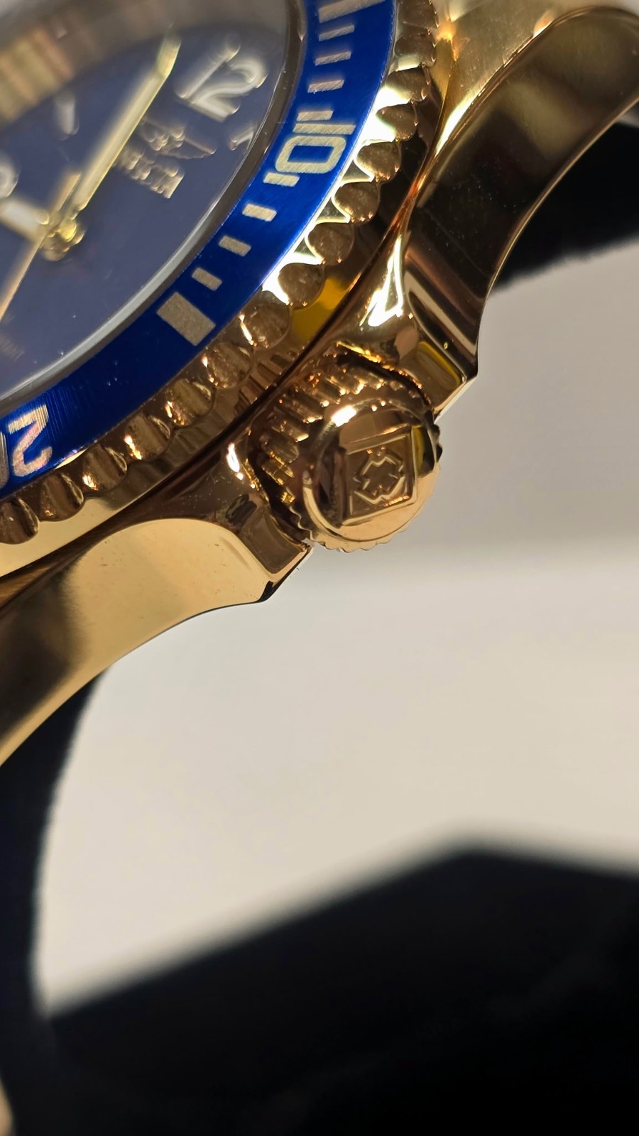 Invicta Specialty Rowan Men’s Watch Blue Dial Gold ToneSS Bracelet 50m w/Box