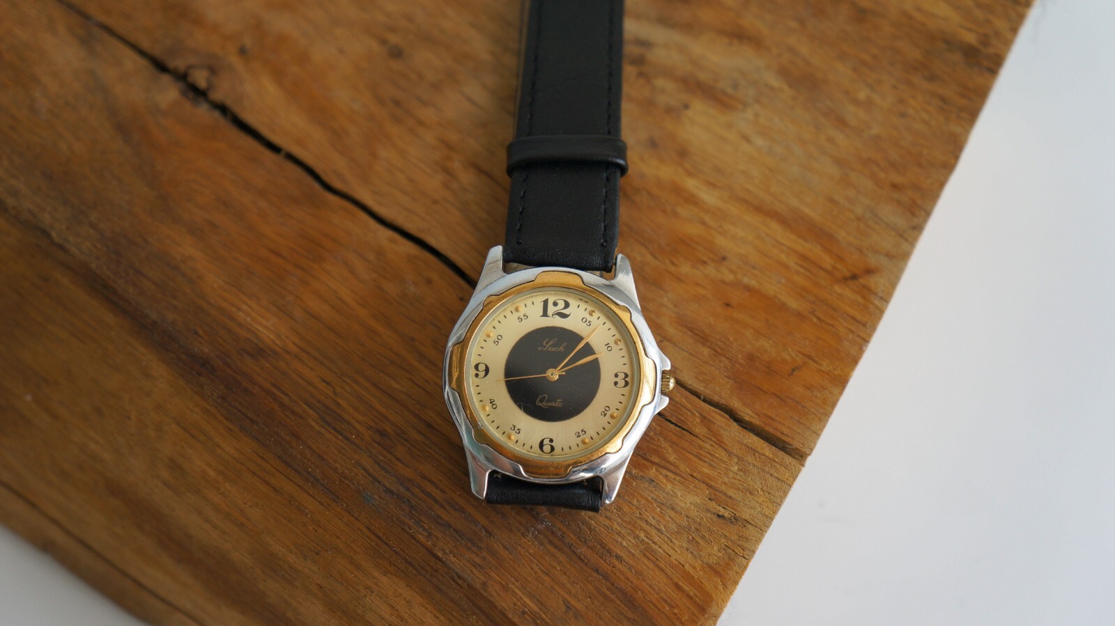 LUCH quartz wristwatch with two-tone metal case and pearl sheen dial