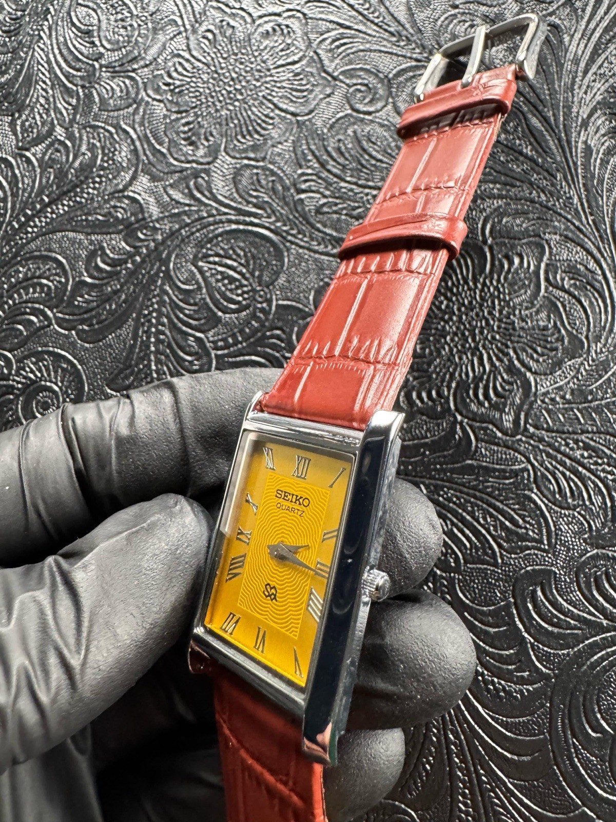 RARE YELLOW DIAL WITH SILVER CASE Vintage Seiko Slim Quartz Men’s Wrist Watch