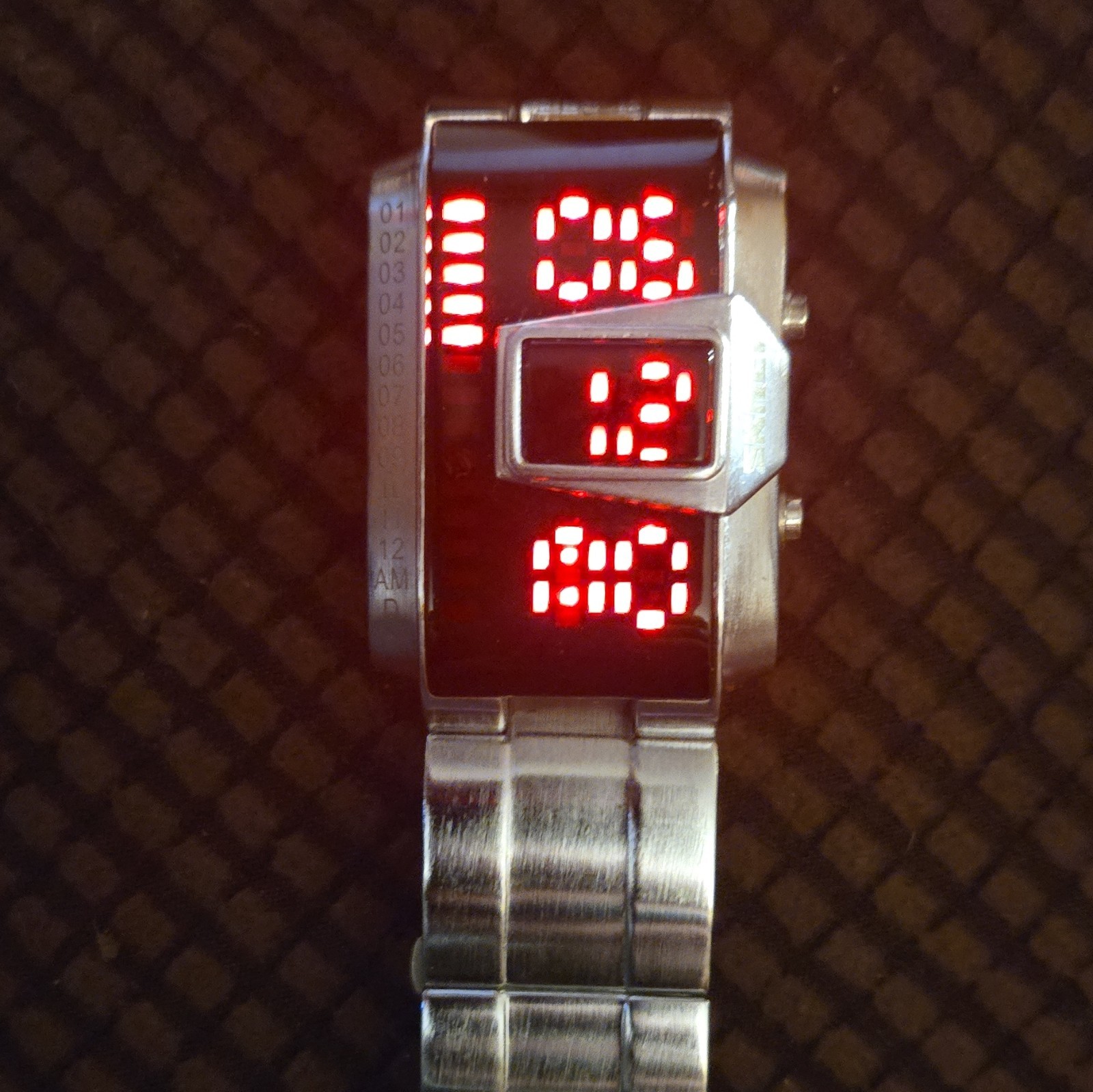 SKMEI 1179 Men’s Quartz Digital LED Rectangle Watch Silver Bracelet 50m