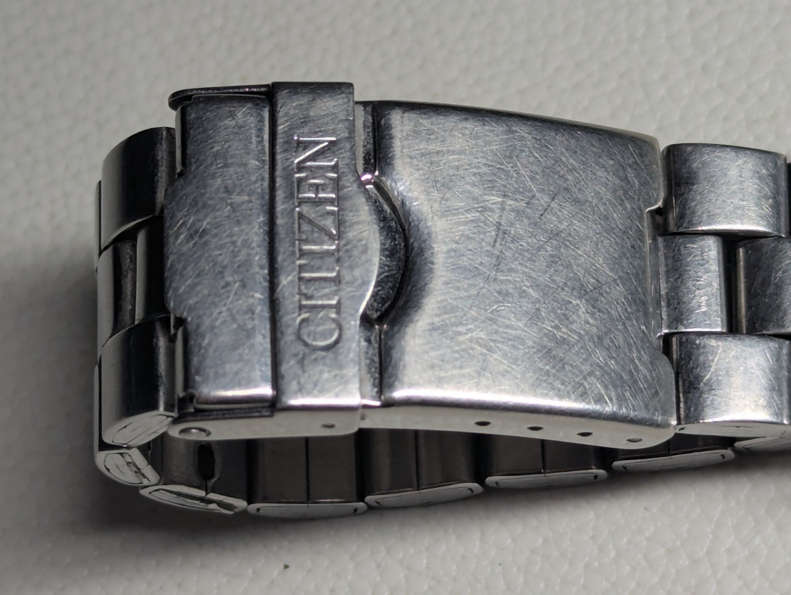 Damaged case Citizen Quartz Wristwatch Black Diamond Pattern Dial Silver