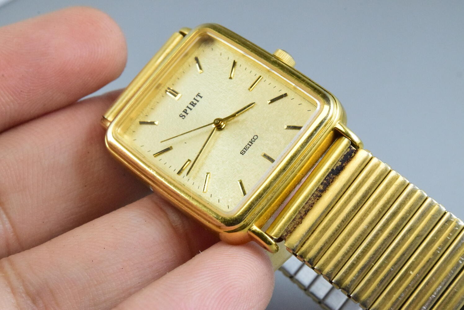 Vintage watch Seiko Spirit Gold Plated 5E21-6B60 Yellow Men Quartz Cushion 21mm