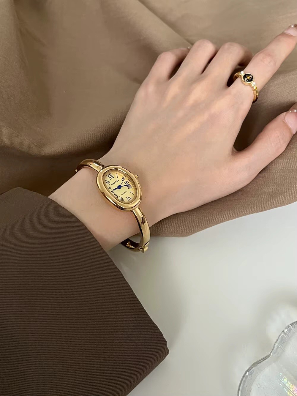 Luxury Gold Round Bracelet Watch For Women, Small Quartz Women Watch Jewelry