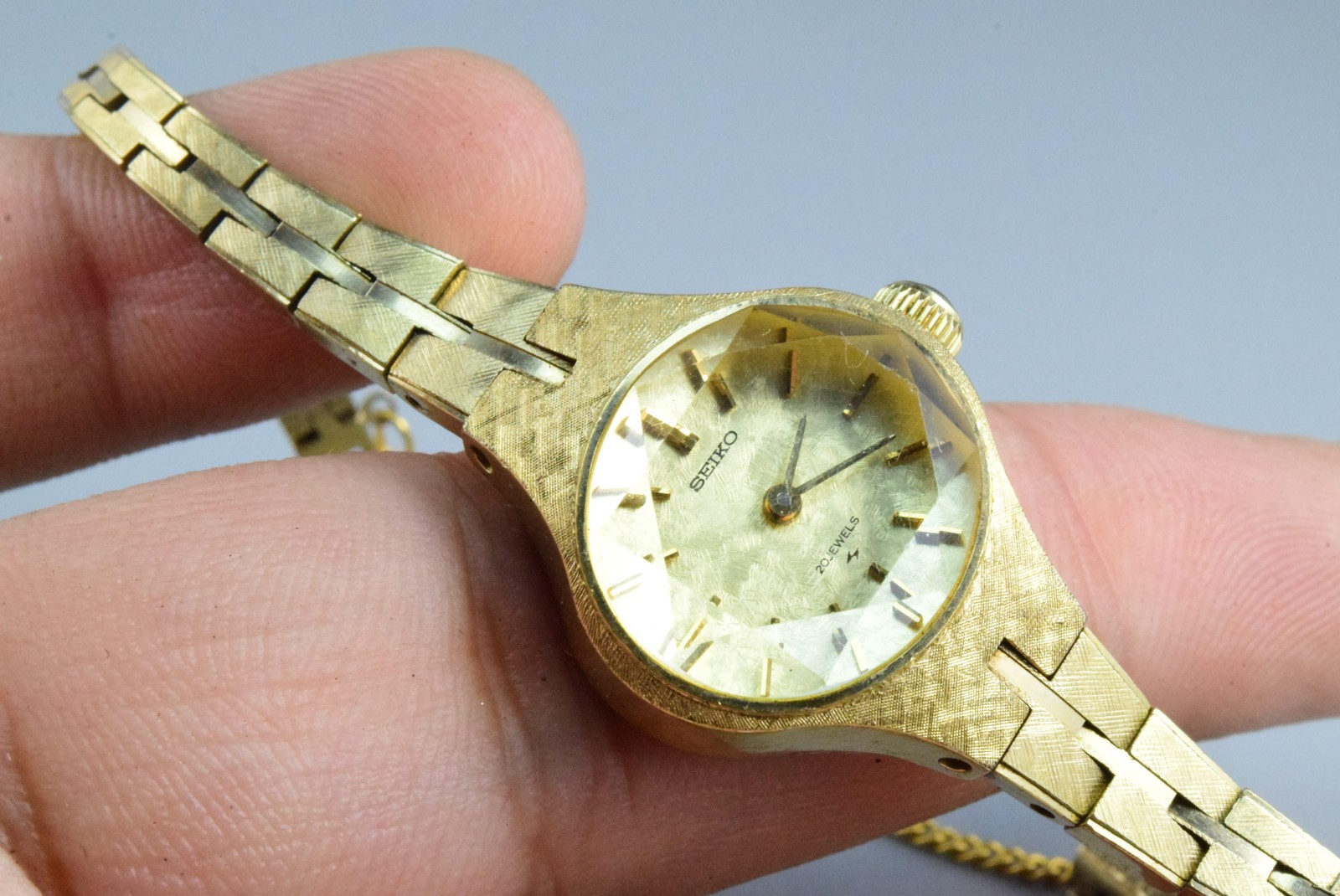 Vintage watch Seiko Gold Plate 17 7240 Yellow Lady Hand Winding oval 23mm