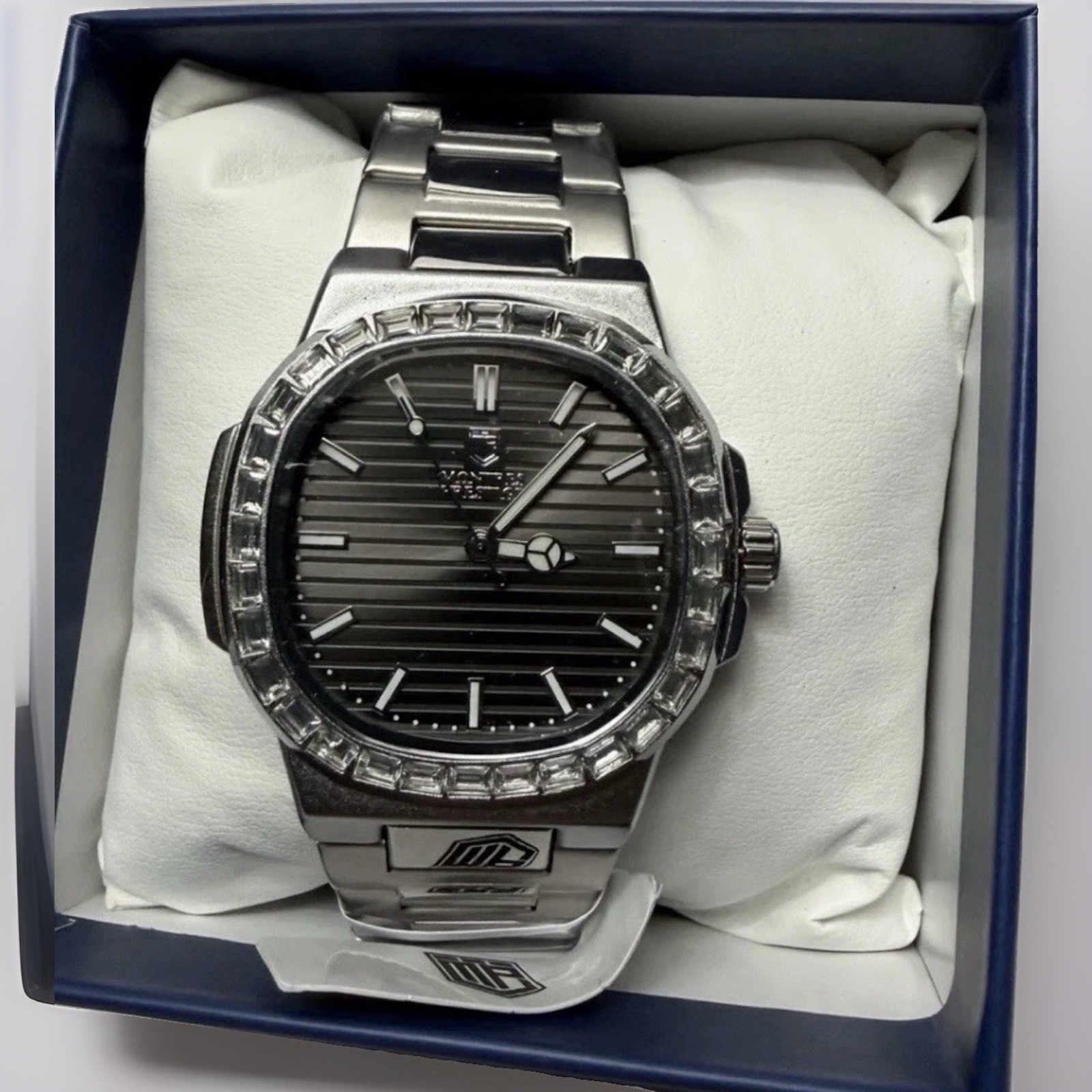 Montres Prestige Men’s Quartz 44mm Silver SS Bracelet Black Dial Gem Bezel Box