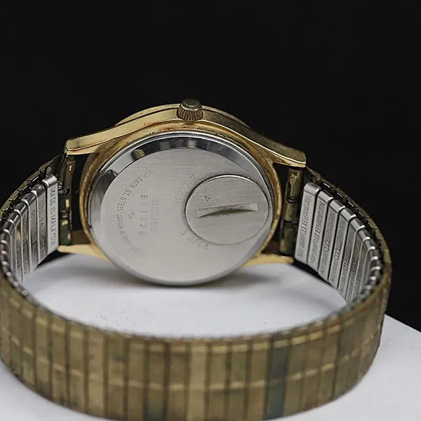 Working condition, excellent condition Seiko Quartz 0841-8050 ivory dial round m