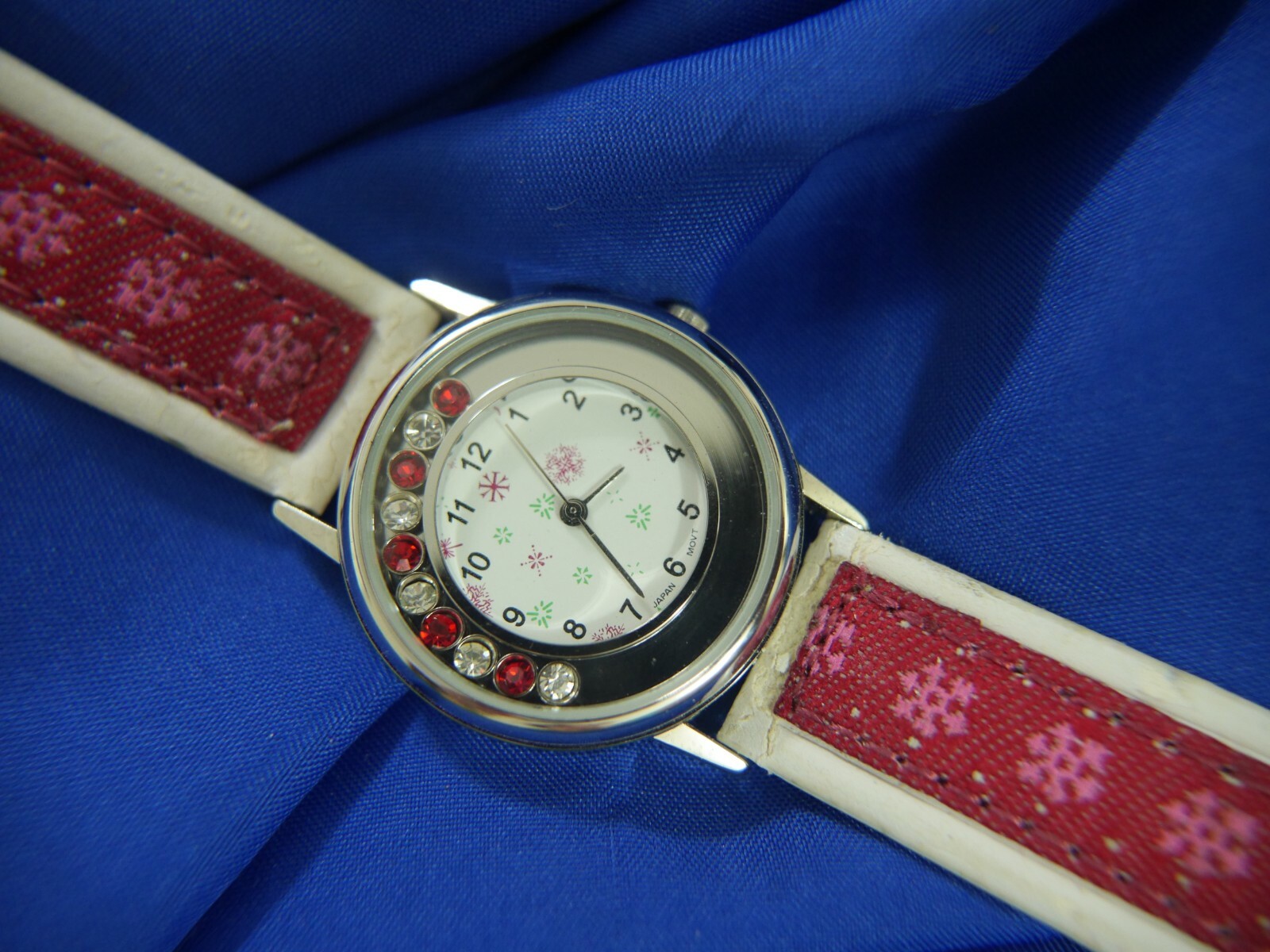Sliding RED & CLEAR RHINESTONES snow CLOTH SILVERTONE watch works new battery
