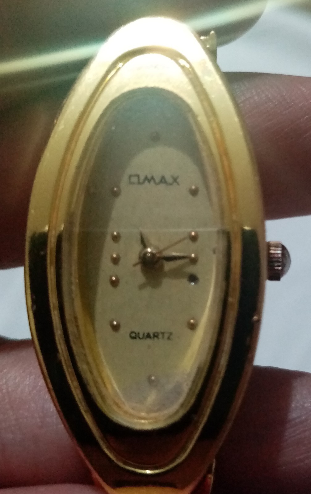 Vintage OMAX Ladies Gold Tone Quartz Watch Oval Face Working Stainless Back
