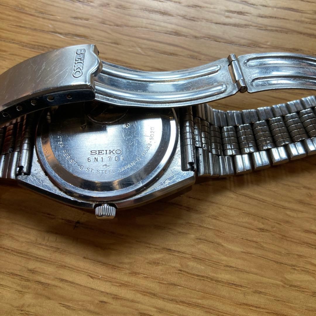 Seiko Digital Wristwatch Black Silver Bracelet Push-Button Deployant Accessory