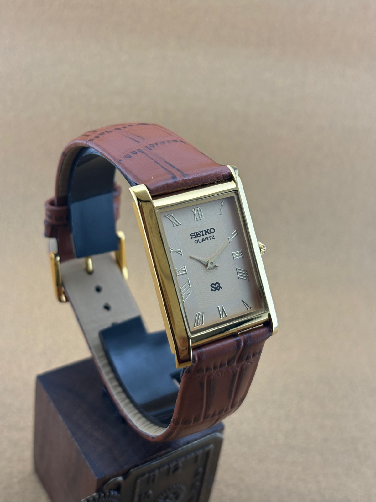WHITE DIAL-Vintage Seiko Slim Quartz Men’s Wrist Watch