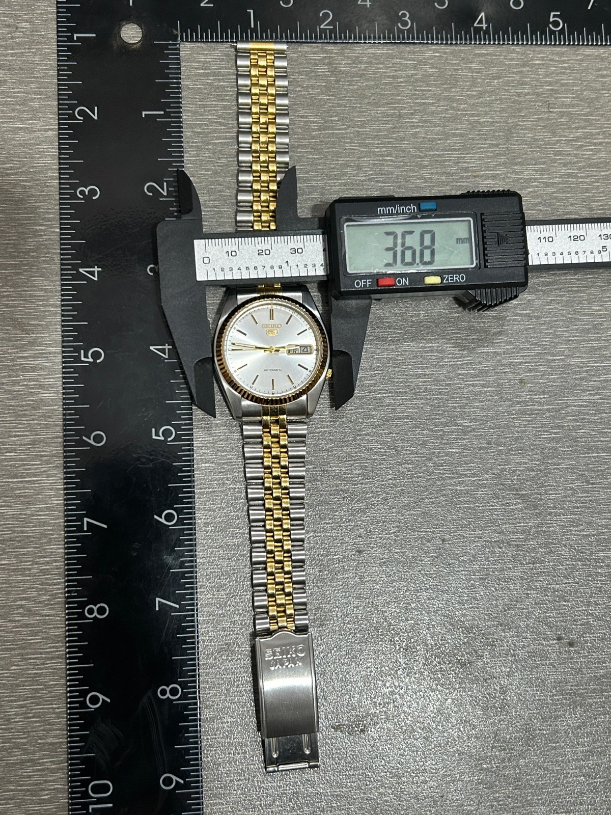 Rare Seiko 5 Automatic 17 jewel Silver Dial(changed) Japan Mens watch 7009-3111