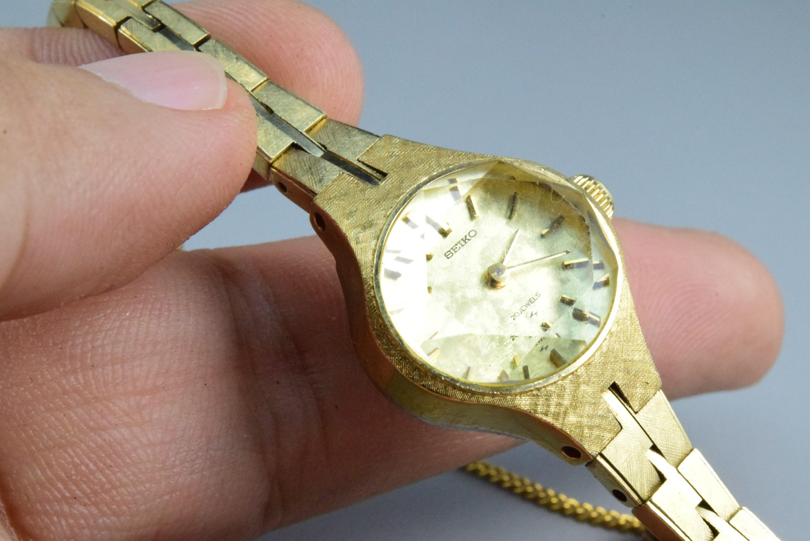 Vintage watch Seiko Gold Plate 17 7240 Yellow Lady Hand Winding oval 23mm