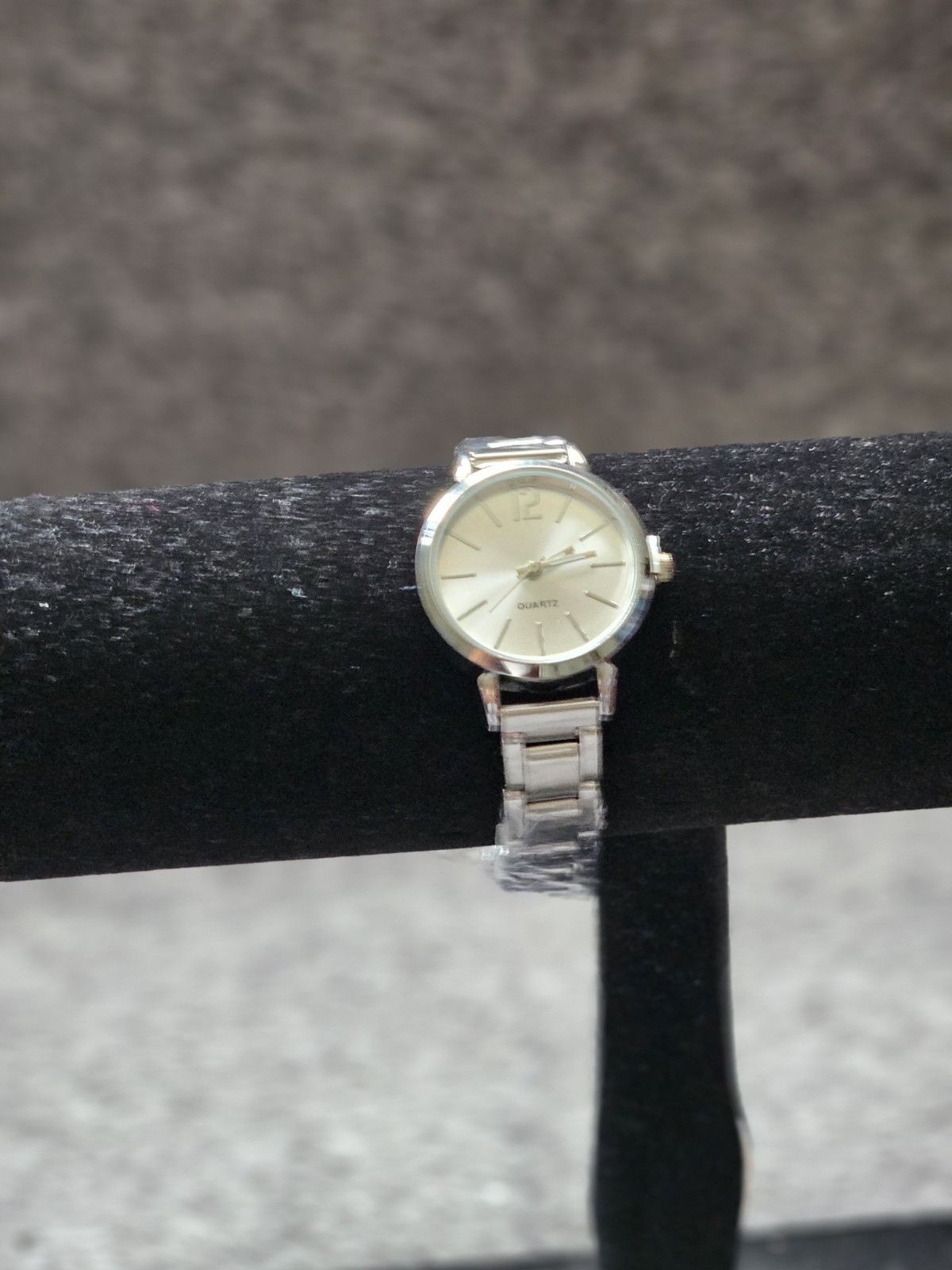 Women’s Dress Silver-Tone Quartz Analog Wristwatch Silver Dial Bracelet