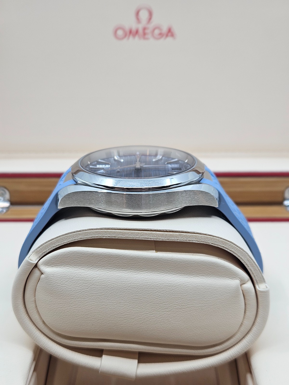 OMEGA Seamaster Aqua Terra 150M 220.10.41.21.03.005 Summer Blue