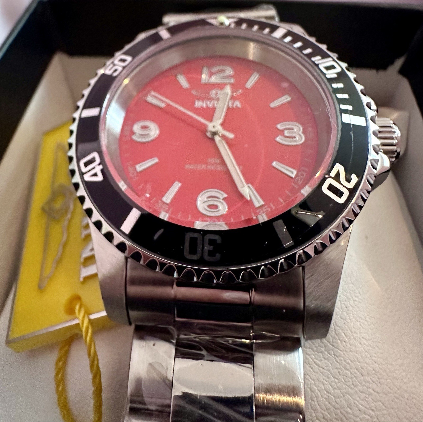 Invicta Specialty Rowan Men’s Watch – 40mm, Steel, Red Dial, Black Bezel ?