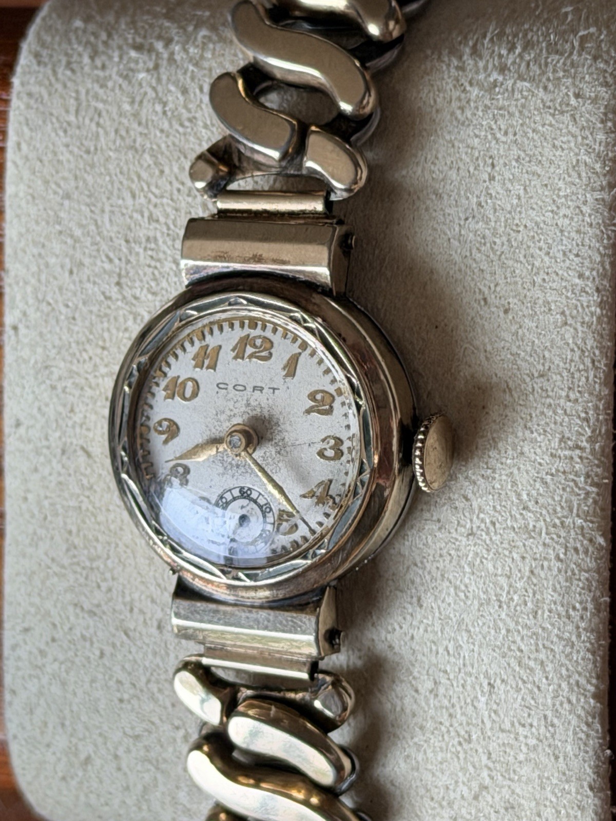 VTG CORT WATCH CO. Gold Filled Art Deco Style Sweetheart Bracelet WRIST WATCH