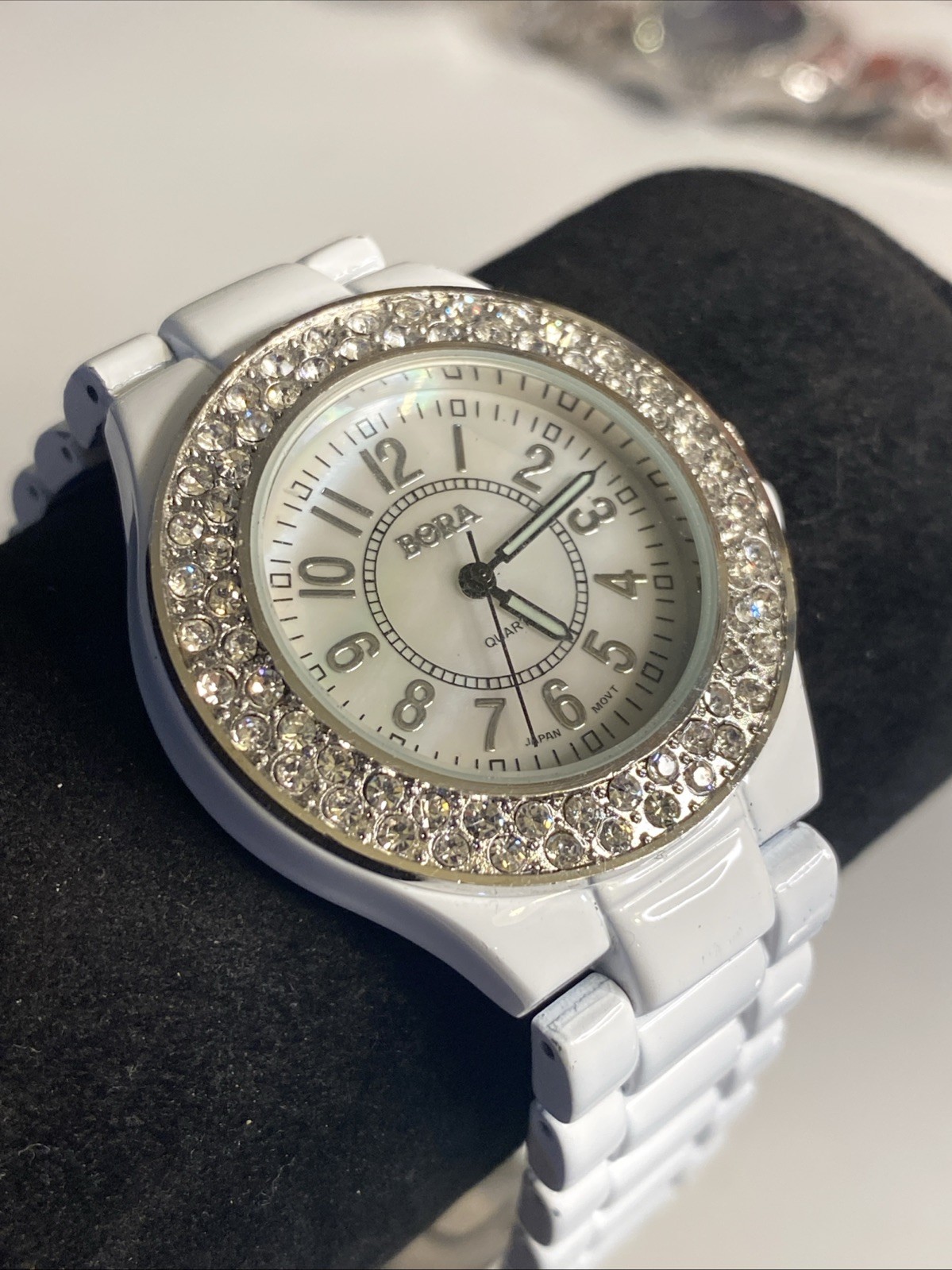BORA Diamond & White Tone Watch New Battery