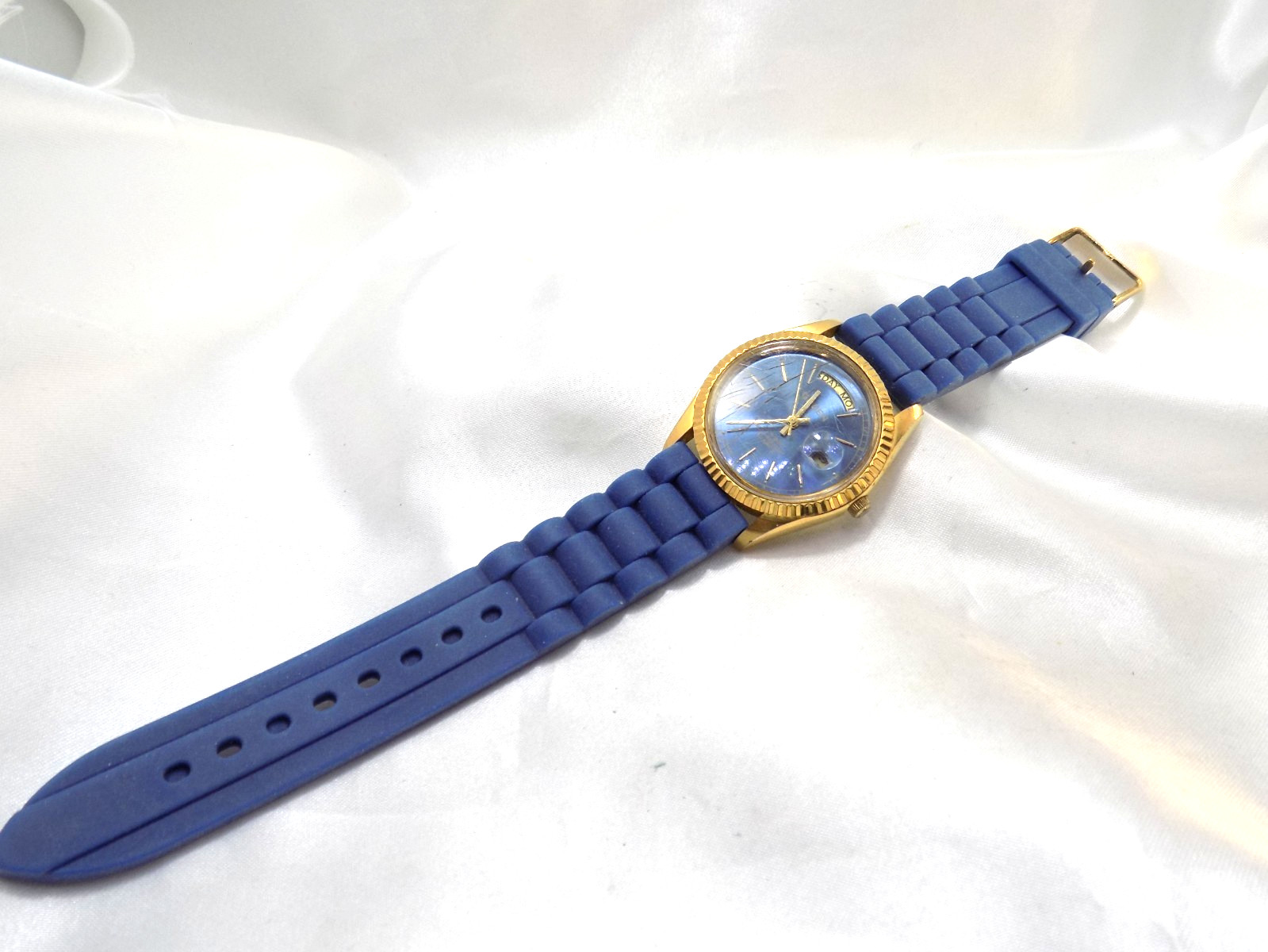Vintage Men’s Gruen Day Date 257-3W50 Rare Blue Dial Blue Stap New Battery