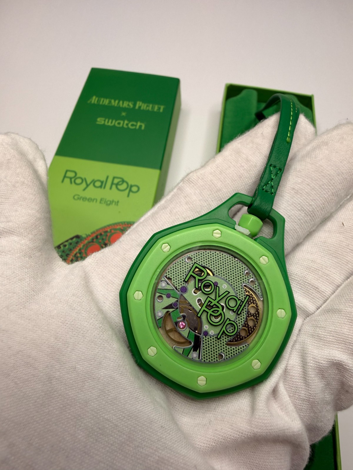Royal Pop Green Eight AP X SWATCH SSX03G100N