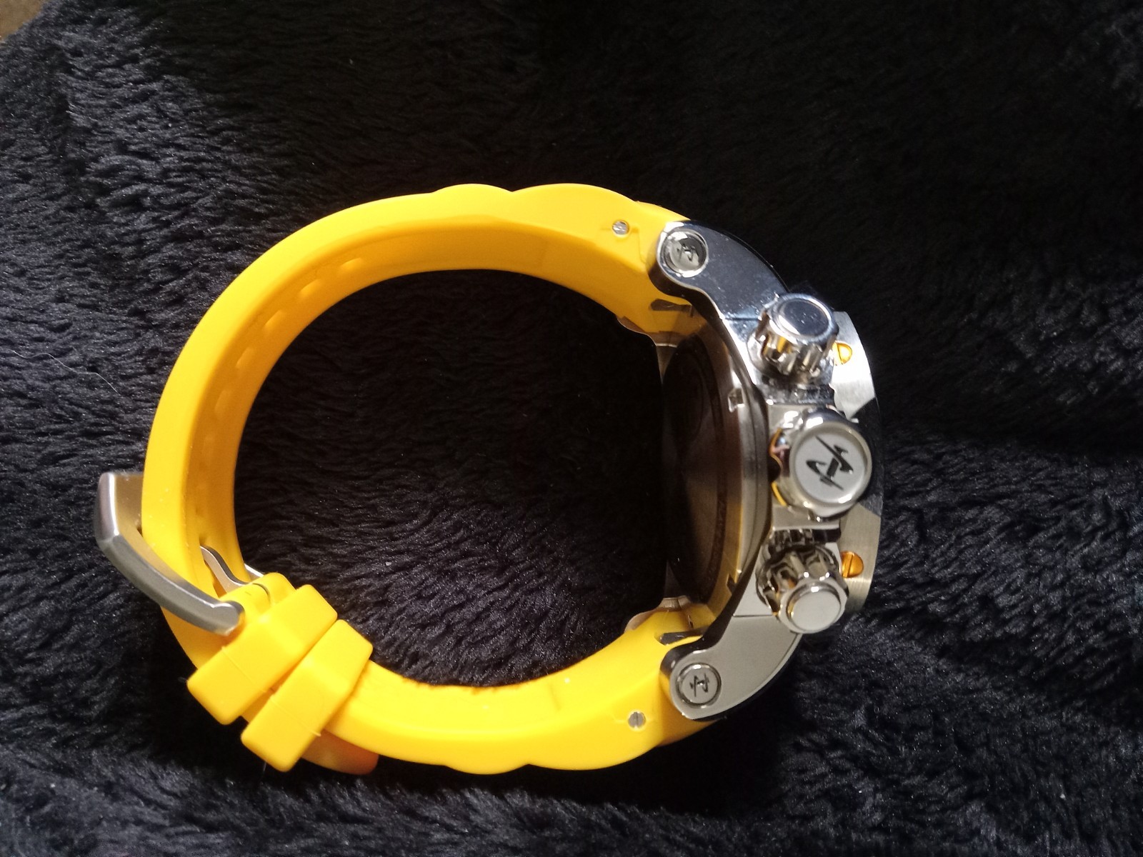 INVICTA 33085 NFL 52mm Venom Gen III Swiss Quartz Chrono Strap Watch – Steelers
