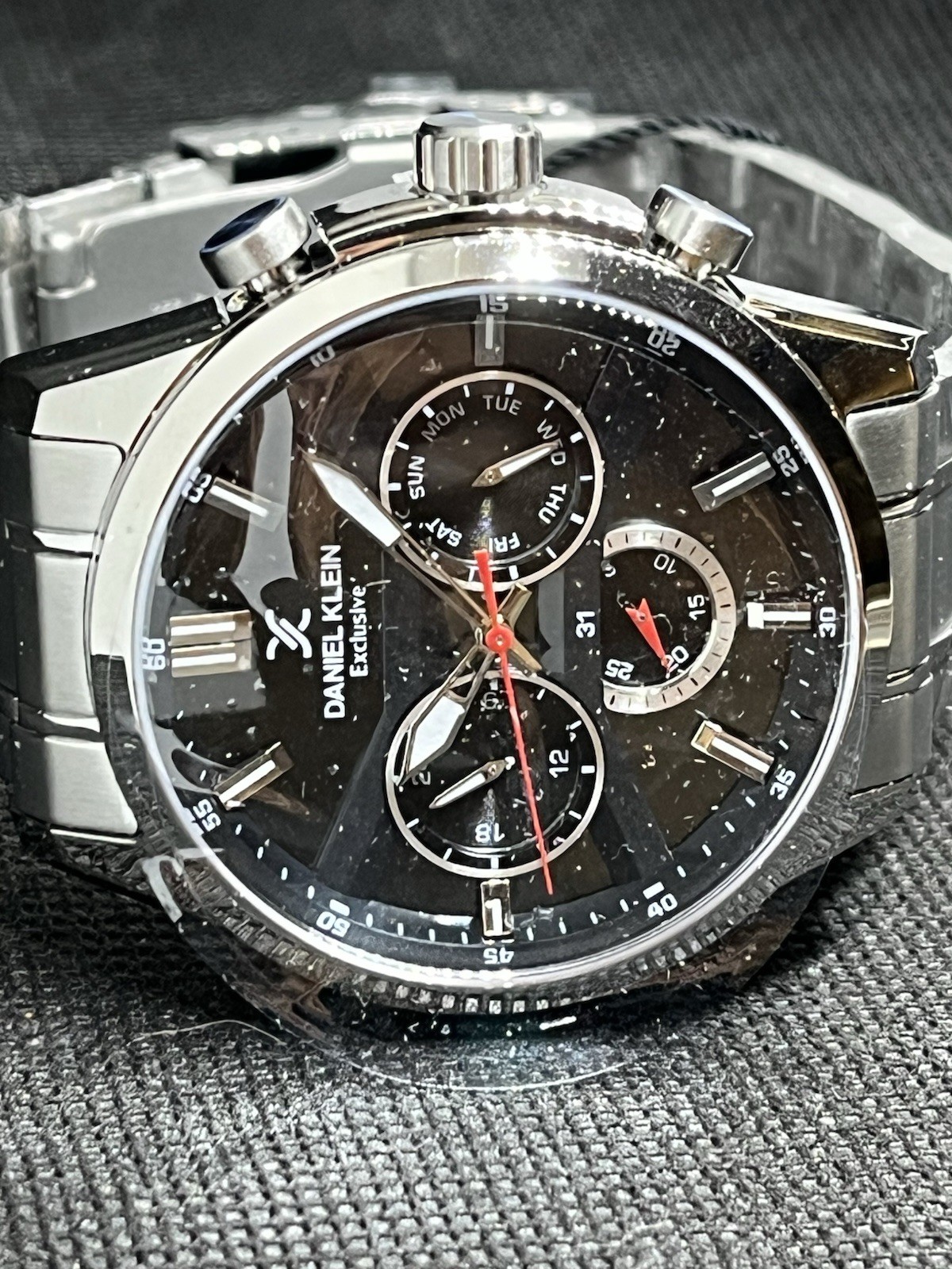 Daniel Klein Exclusive Men Black Watch Steel Plating 5 ATM Silver Tone Day Date