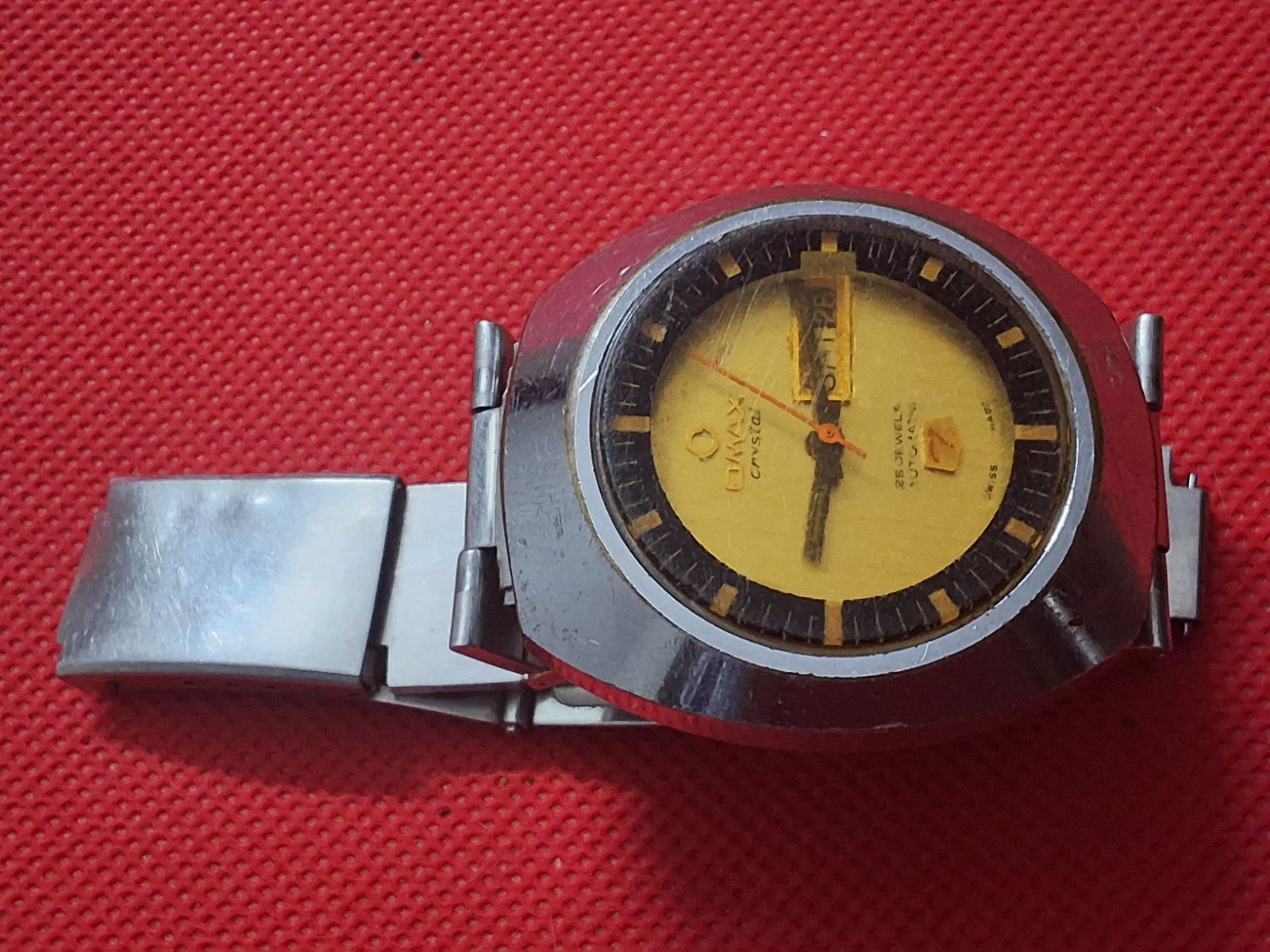 Vintage Omax Crystal 7 Automatic 25 Jewels Day/Date Wrist Watch Swiss made.
