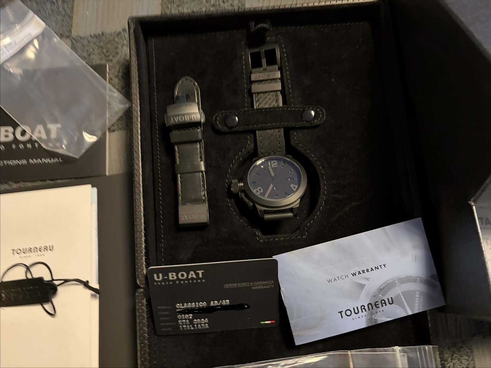 U-Boat Classico 5573 Left Hook 53mm Auto Carbon Fiber +Extra Strap / FULL SET