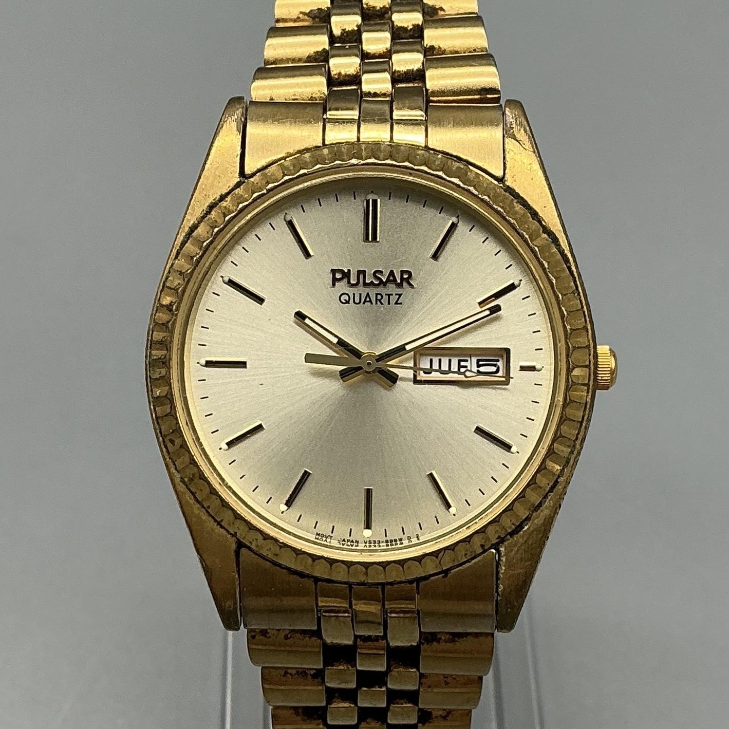 Vintage Pulsar Mens Watch 34mm Gold Tone Day Date V533-8B50 New Battery 7.75″