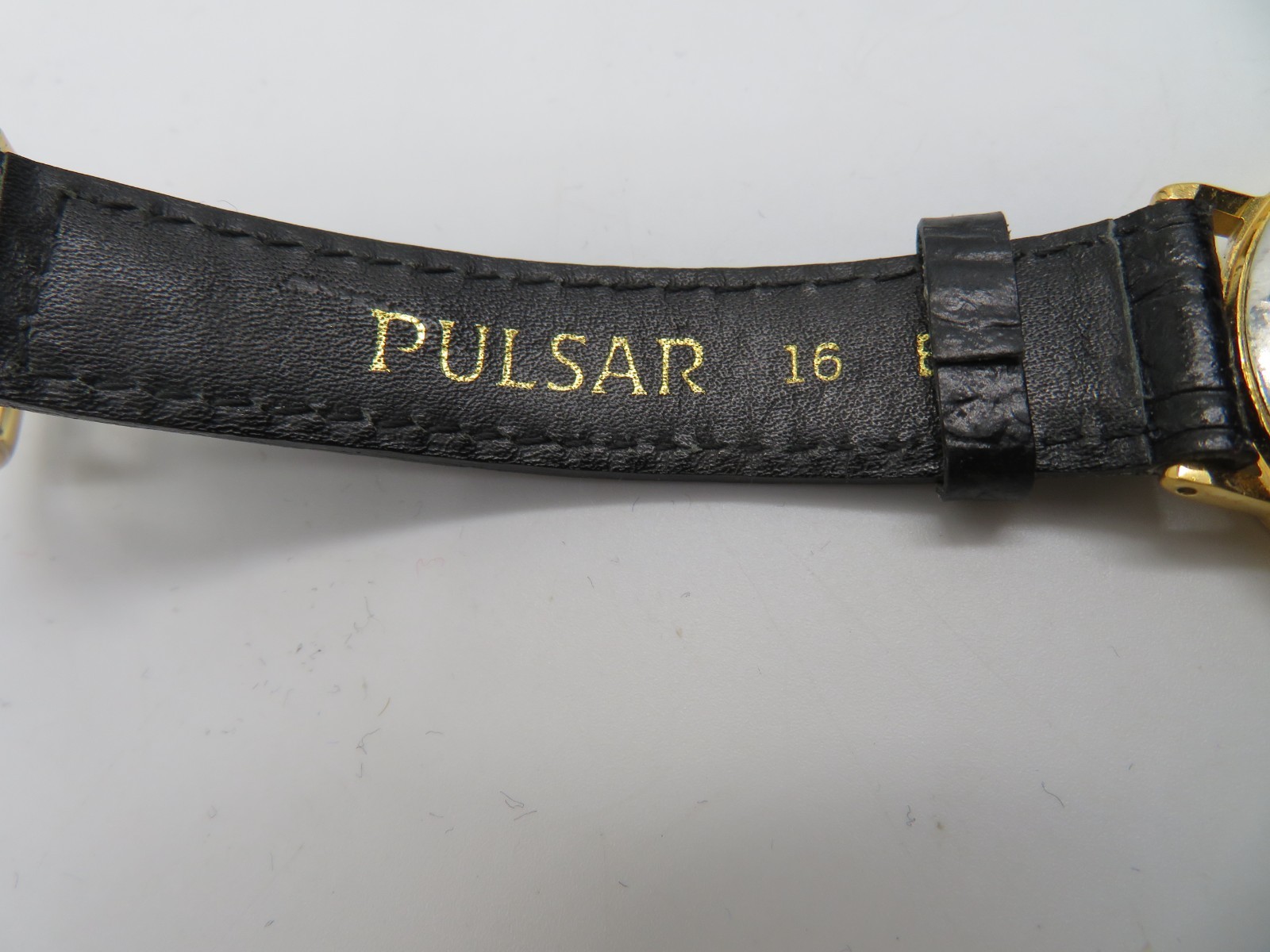 Pulsar Quartz Triple Calendar Sun Moon V33F-8A10 Mens Watch New Batt Near Mint
