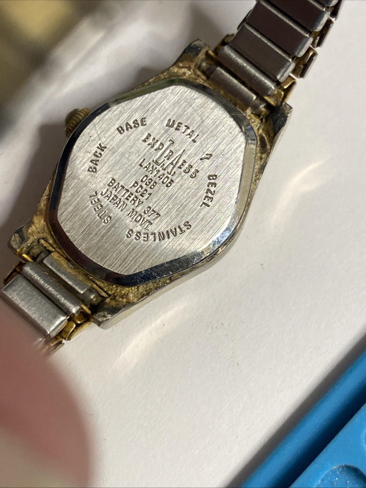 LA Express Wristwatch Gold Tone Expansion Band New Battery