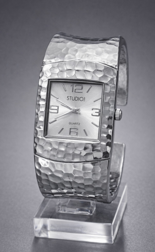Studio Quartz Hammered Silver Tone Cuff Bracelet Watch New Battery Works