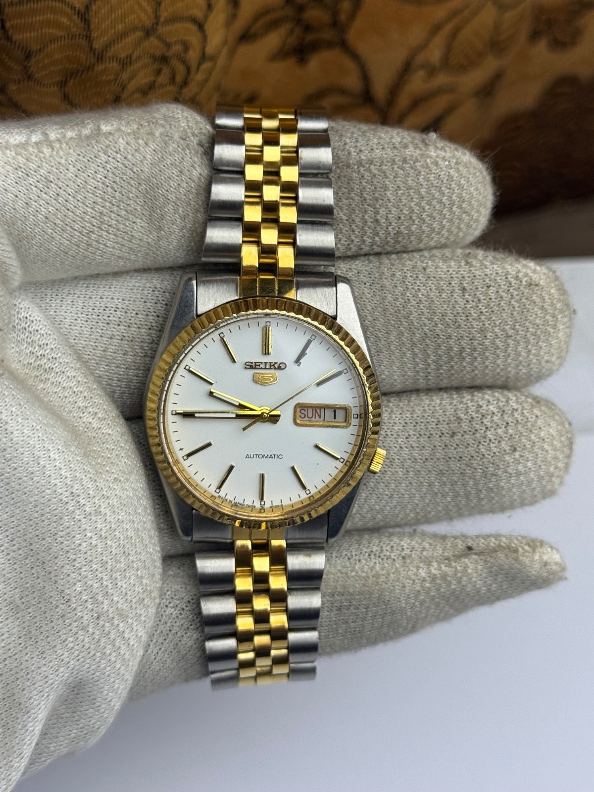 Vintage Seiko 5 7009 Automatic White Dial Fluted Bezel Two Tone Jubilee Men’s